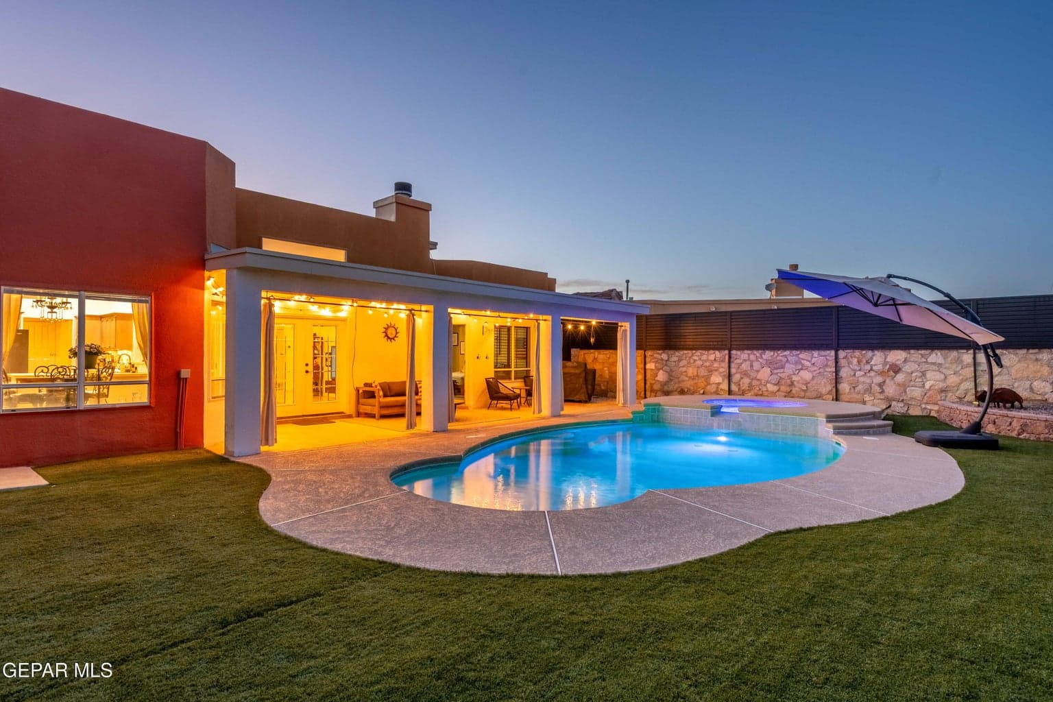 47_Twilight-Backyard-Pool-Glowing