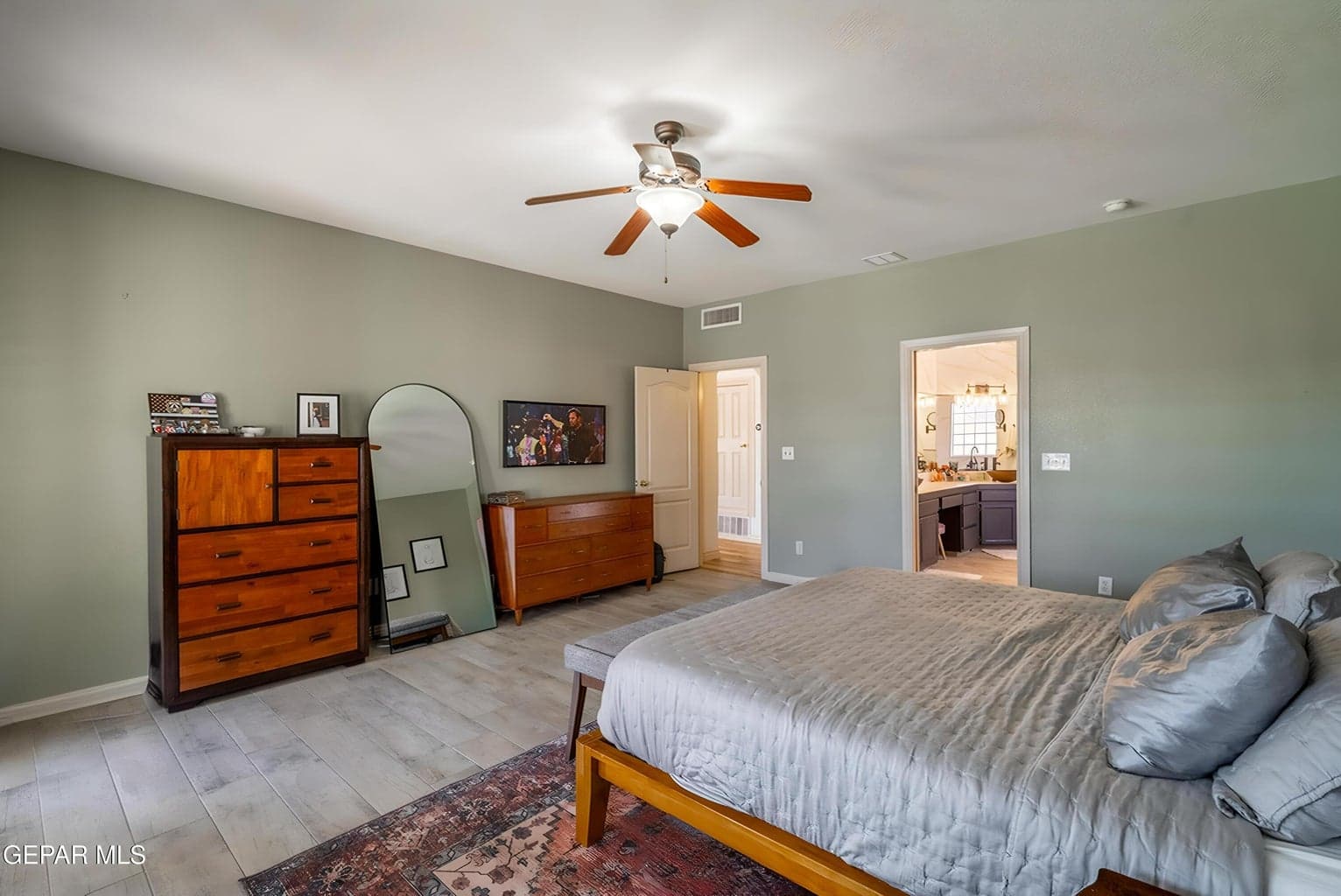 29_Primary-Bedroom-C-Closet