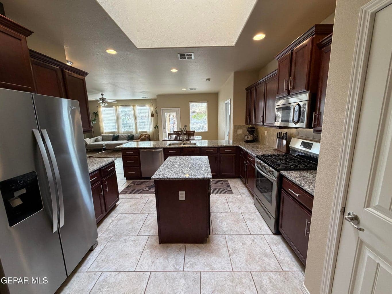 Kitchen & Dinning