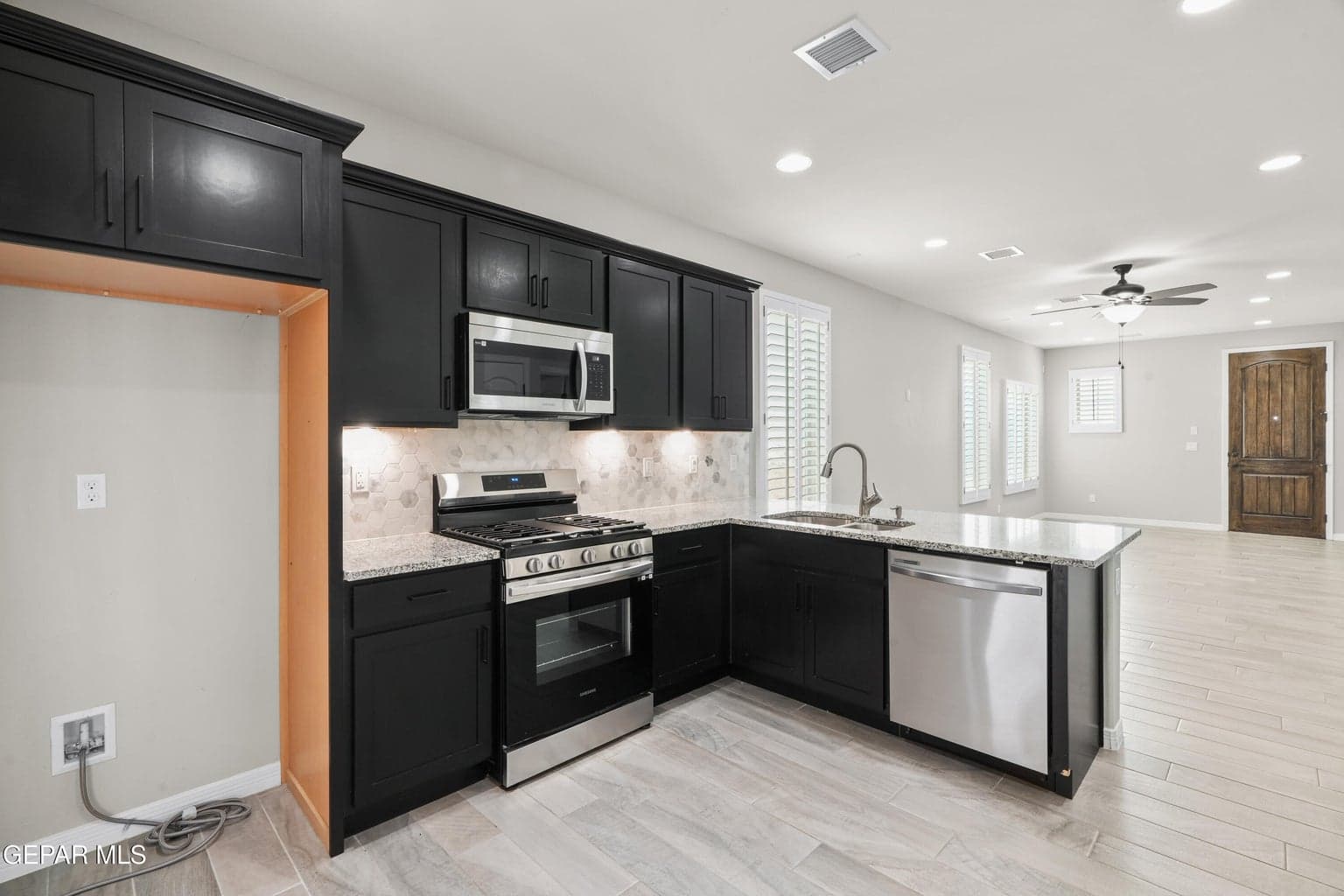 14805 Pebble Hills Blvd-15
