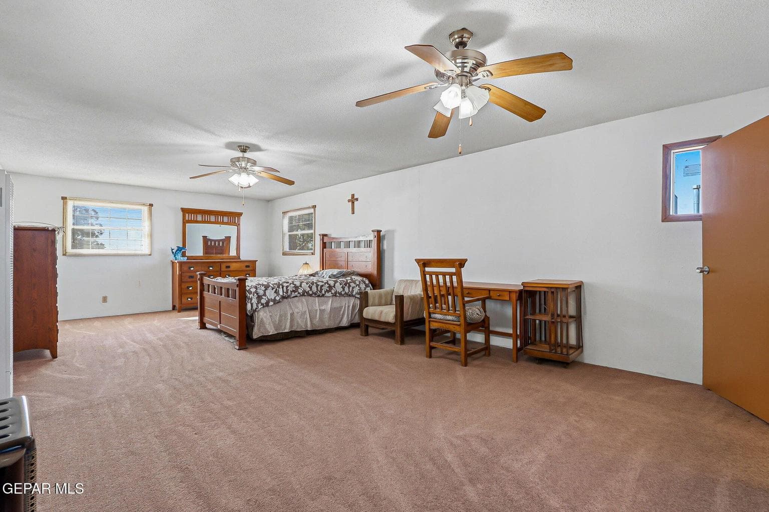 Large upstairs/zoned bedroom