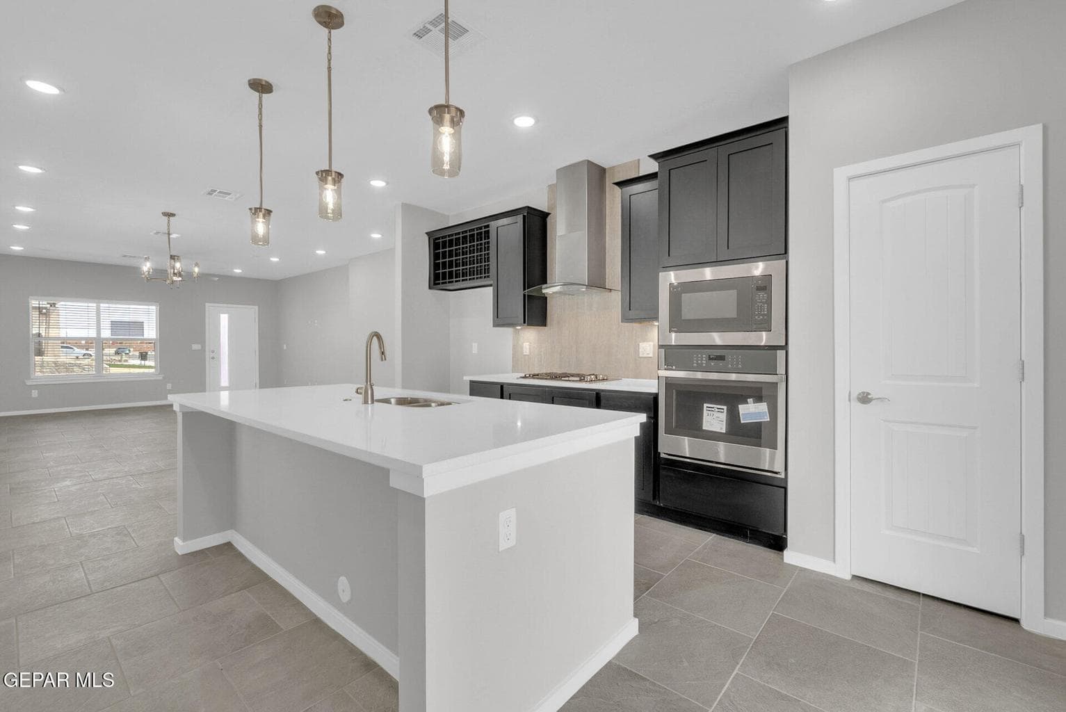 Photos are for illustration purposes only. Actual home finishes and features may vary.