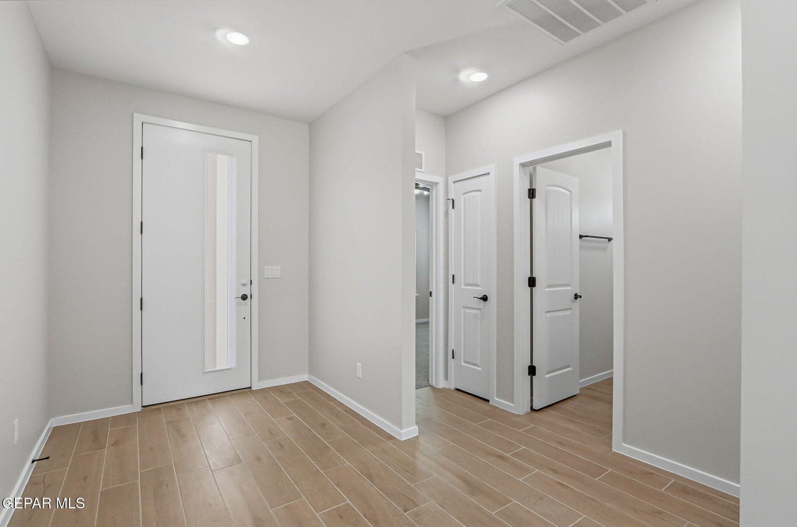 Photos are for illustration purposes only. Actual home finishes and features may vary.