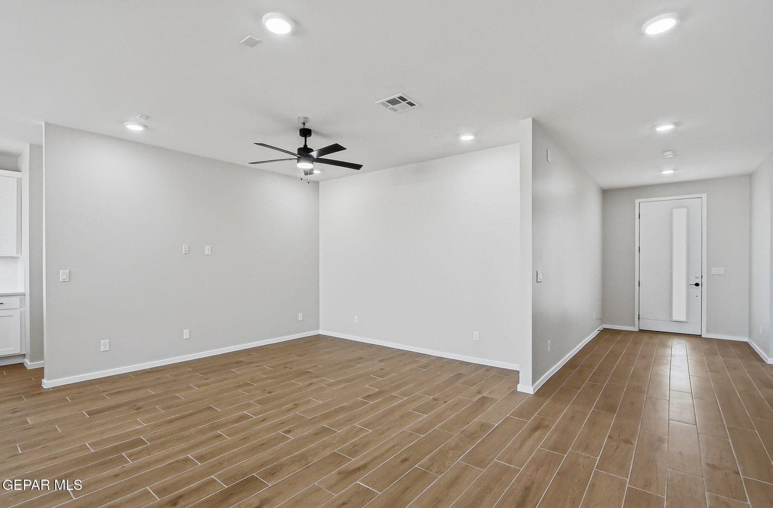 Photos are for illustration purposes only. Actual home finishes and features may vary.