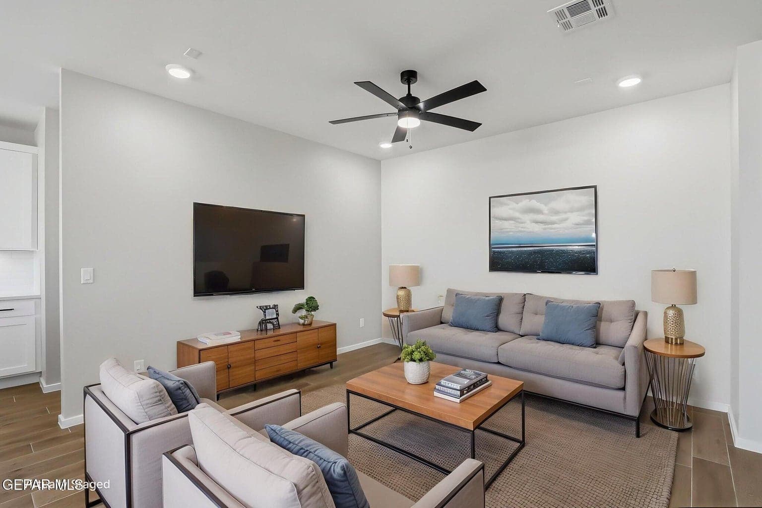 Photos are for illustration purposes only. Actual home finishes and features may vary.