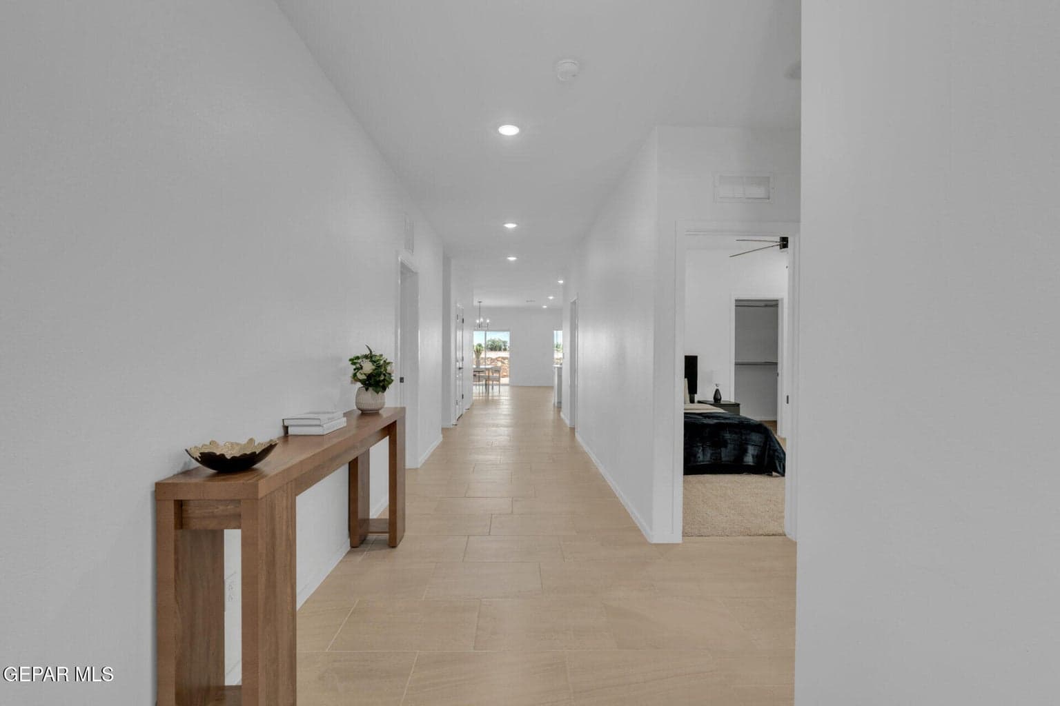 Photos are for illustration purposes only. Actual home finishes and features may vary.