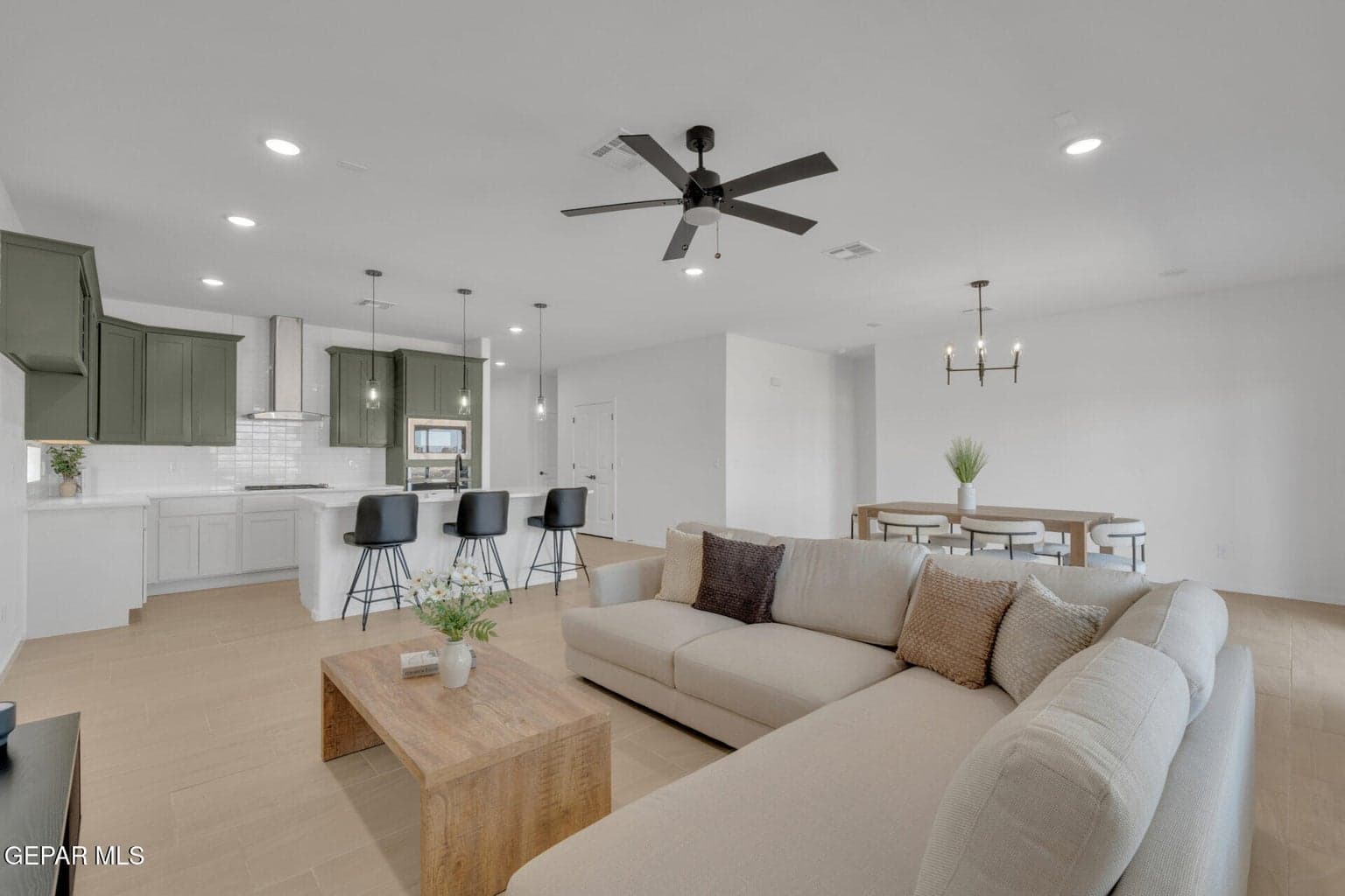 Photos are for illustration purposes only. Actual home finishes and features may vary.