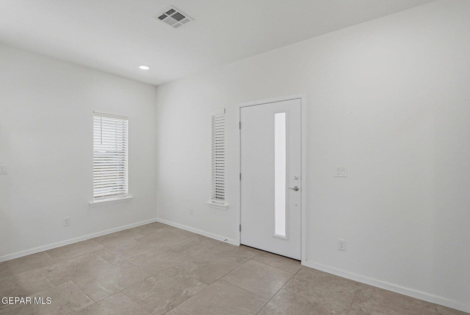 Photos are for illustration purposes only. Features and finishes of actual home may vary.