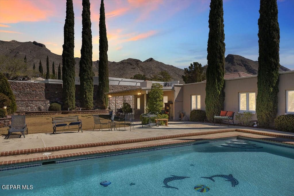 6025 TORREY PINES Drive