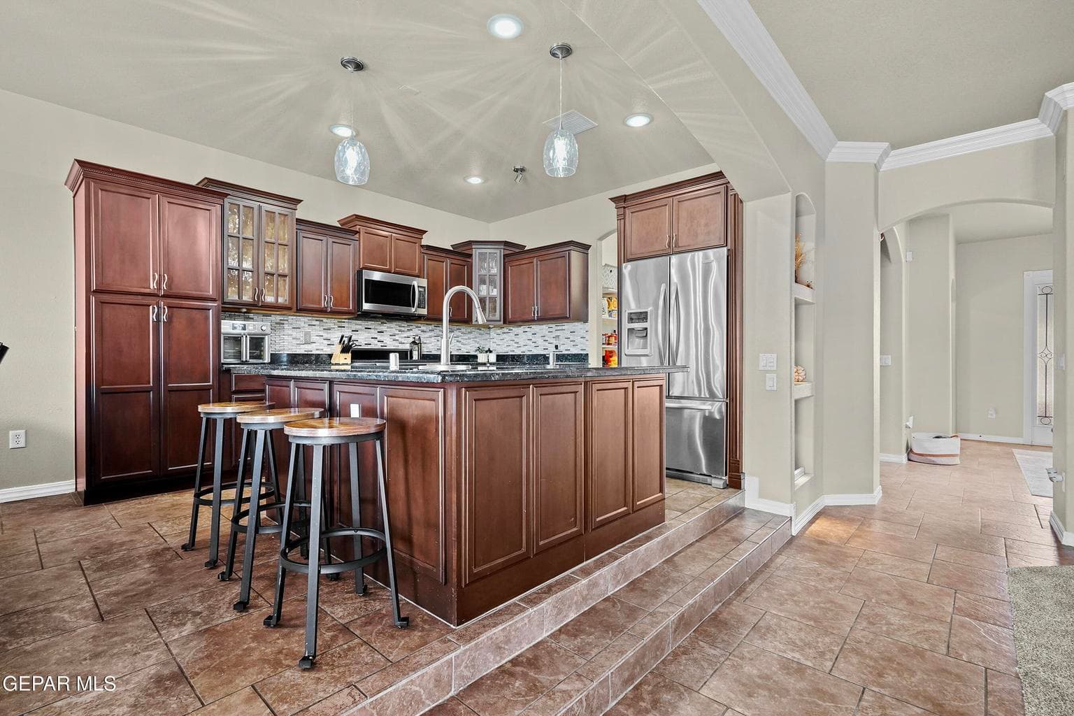 Walk-in pantry, ample cabinetry, large granite breakfast bar