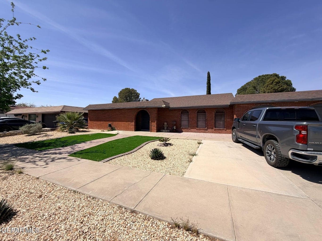 3709 ROSLYN Drive