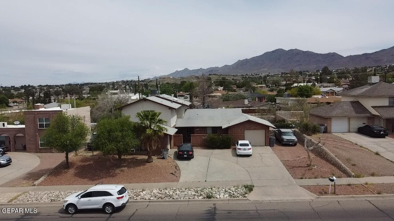 6912 Escondido Drive A,B