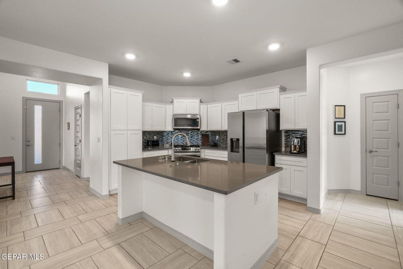 908 Crystal Deer Dr-14
