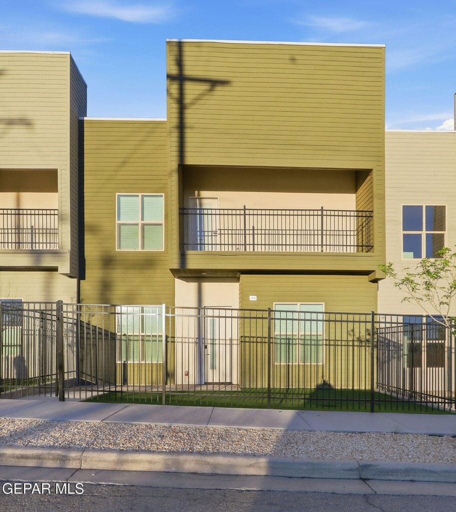 Photo of 201 Desert Pass Street 8