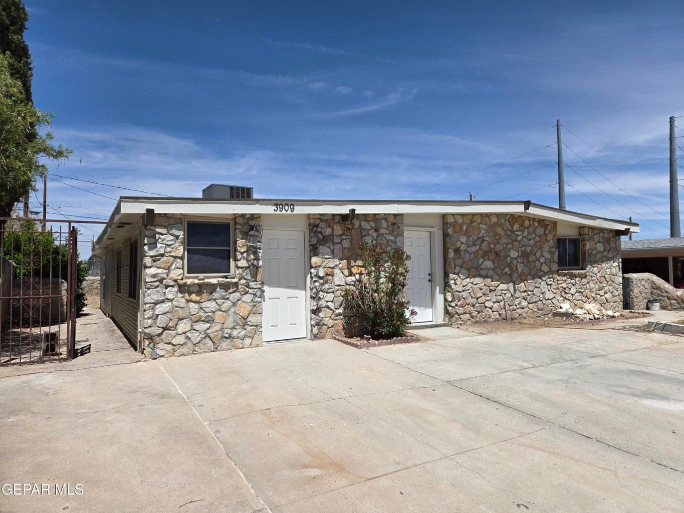3909 SUNRISE Avenue