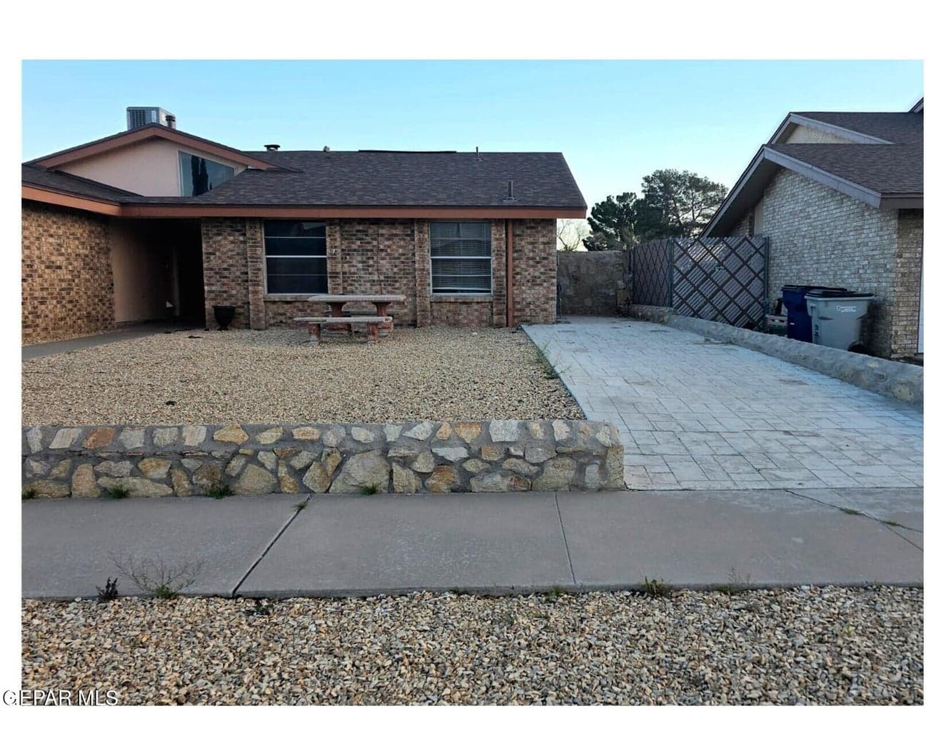 2226 Robert Wynn FRONT 3 SIDE