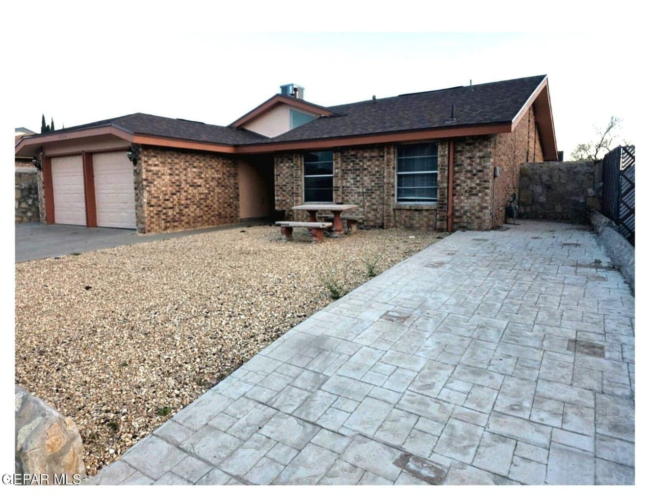 2226 Robert Wynn FRONT SIDE ENT