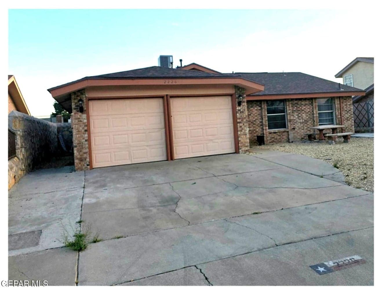 2226 Robert Wynn FRONT