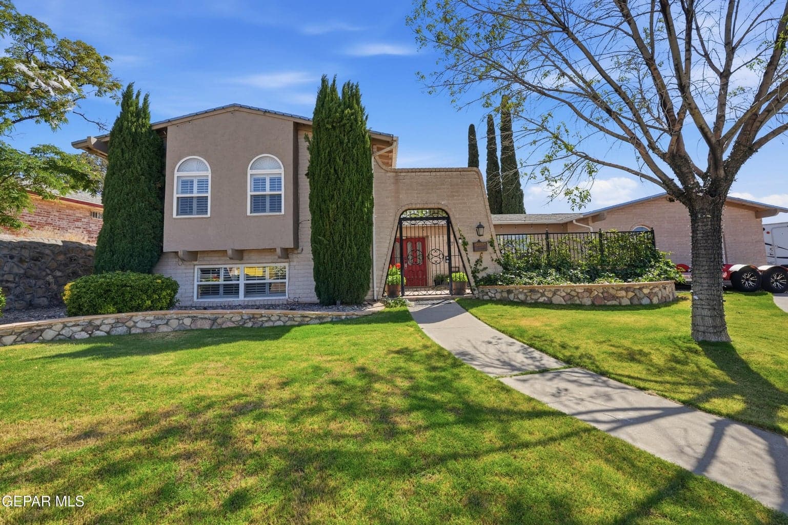 6416 LOS ROBLES Drive