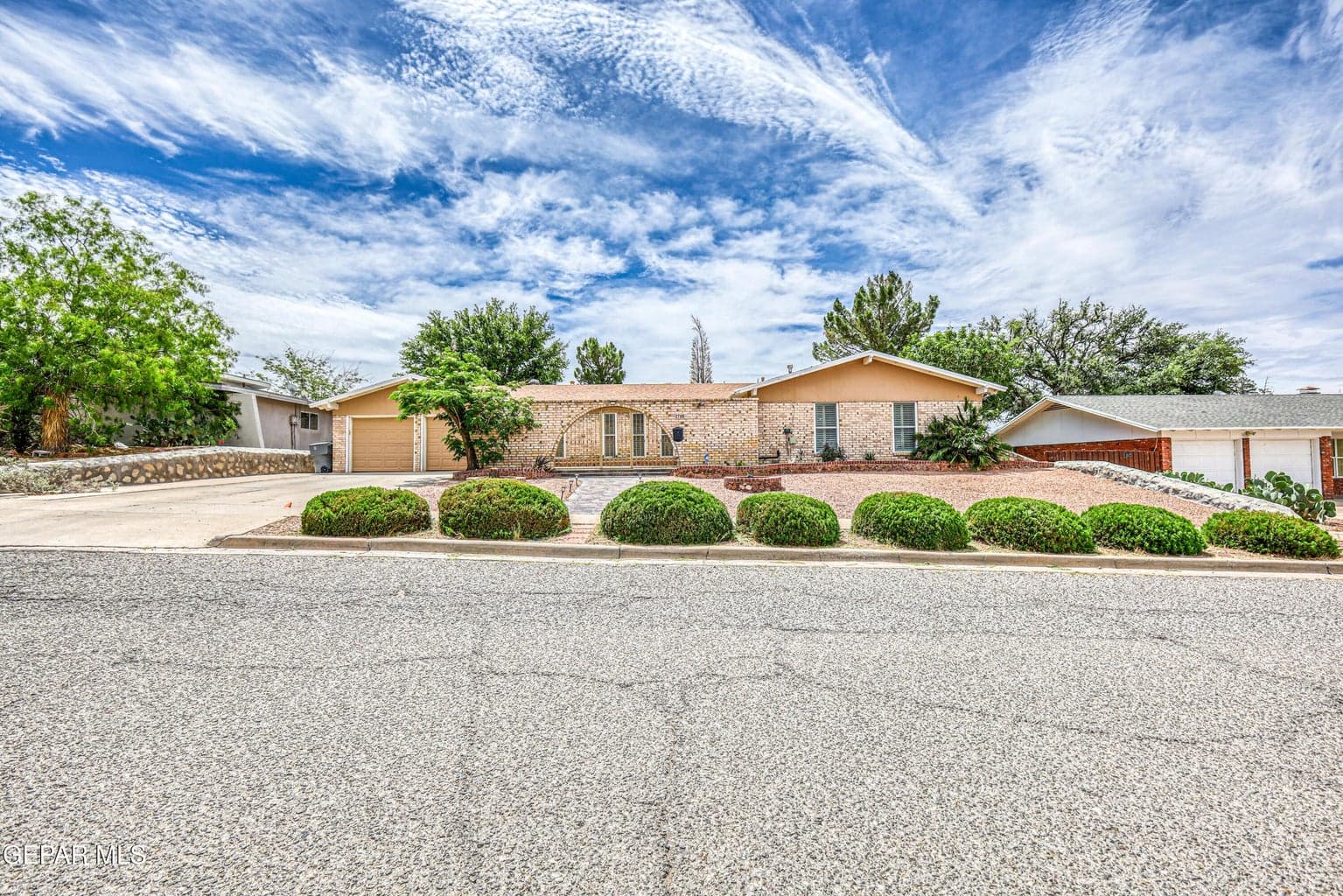 708 SOMERSET Drive