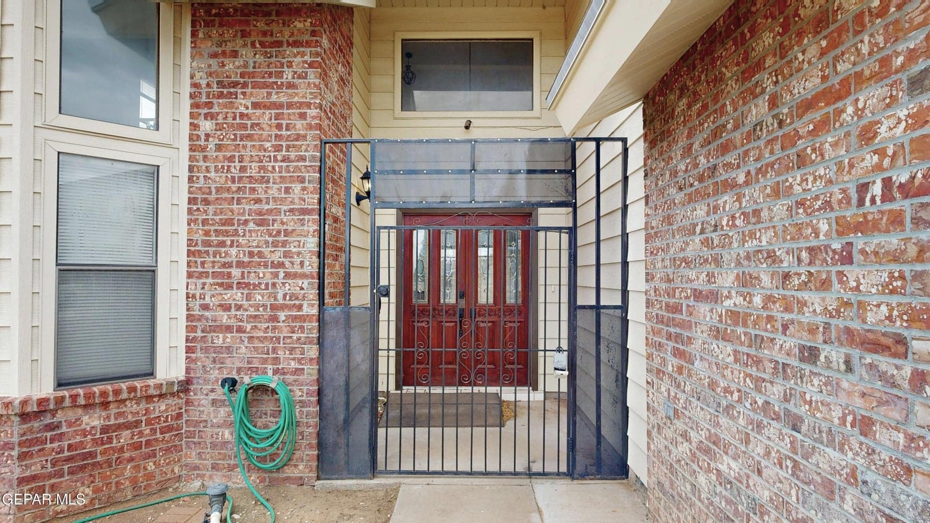 Front Gate 4396-Loma-De-Luna-05062026_05