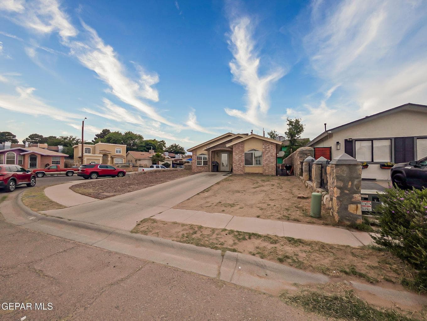 4-web-or-mls-1000055209