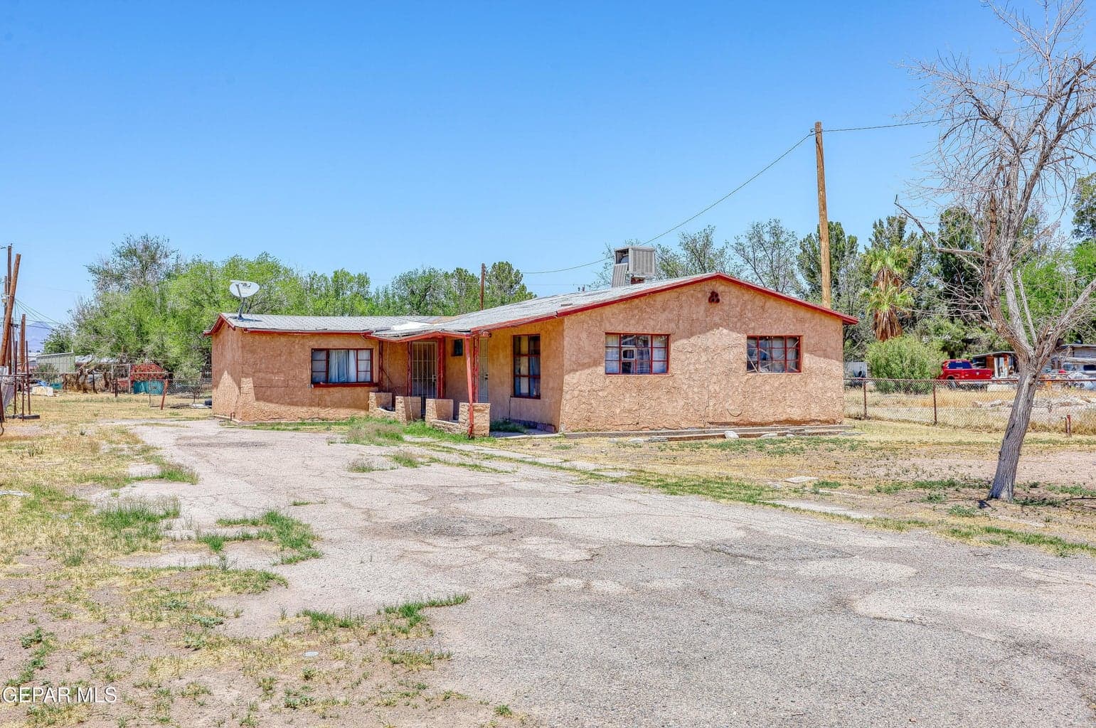 Photo of 521 CENTER Way