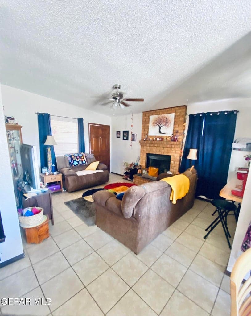 Apartment B- 2 bedrooms and 1 Bath, Refrig AC