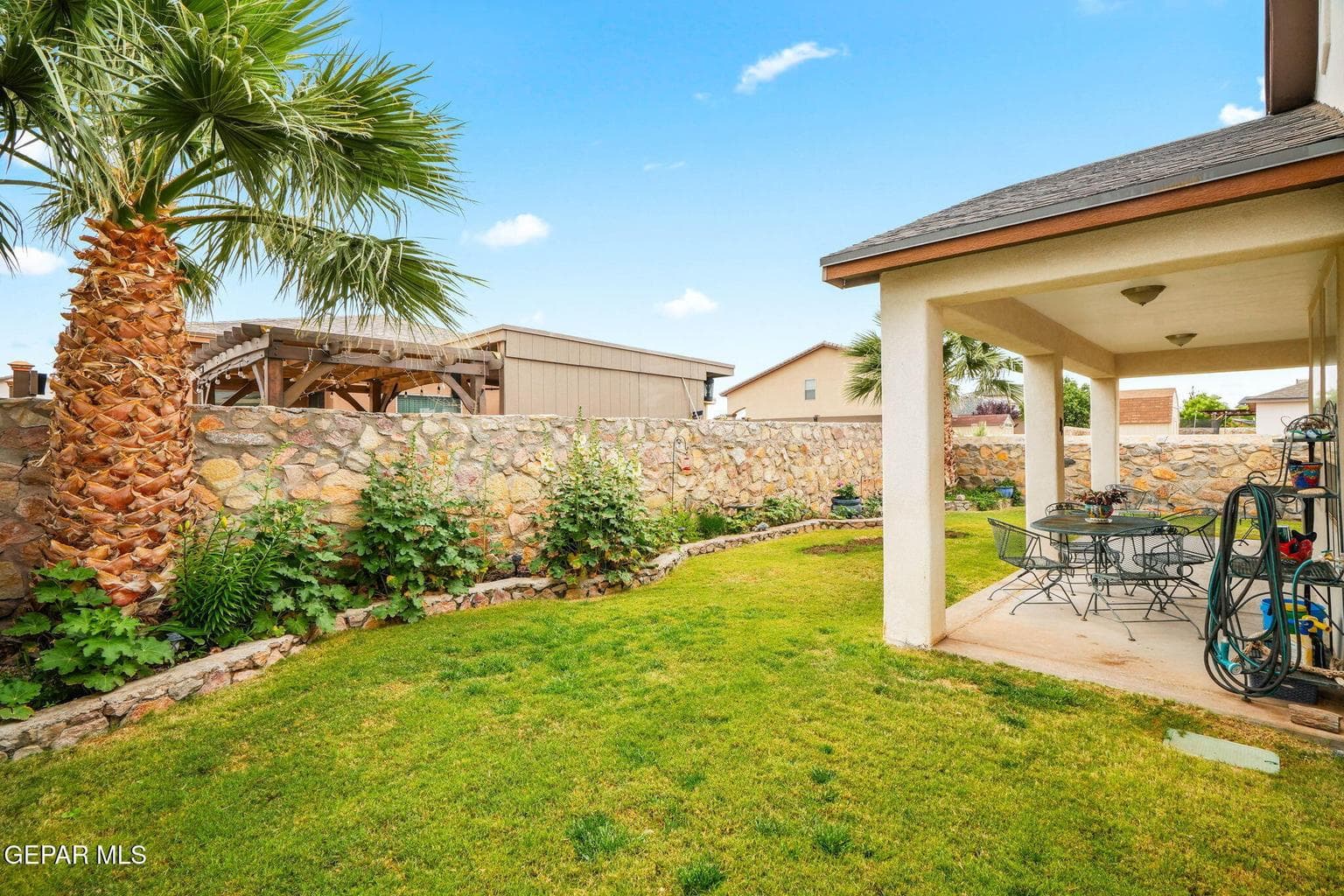 847 Holly Park Ave-35