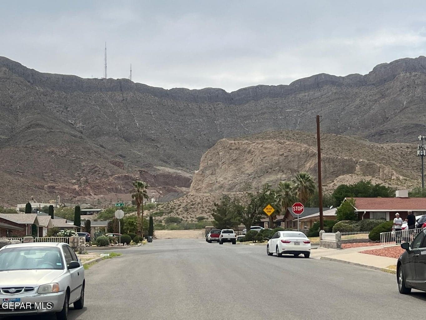 Mountain view complete with wide streets-Central!