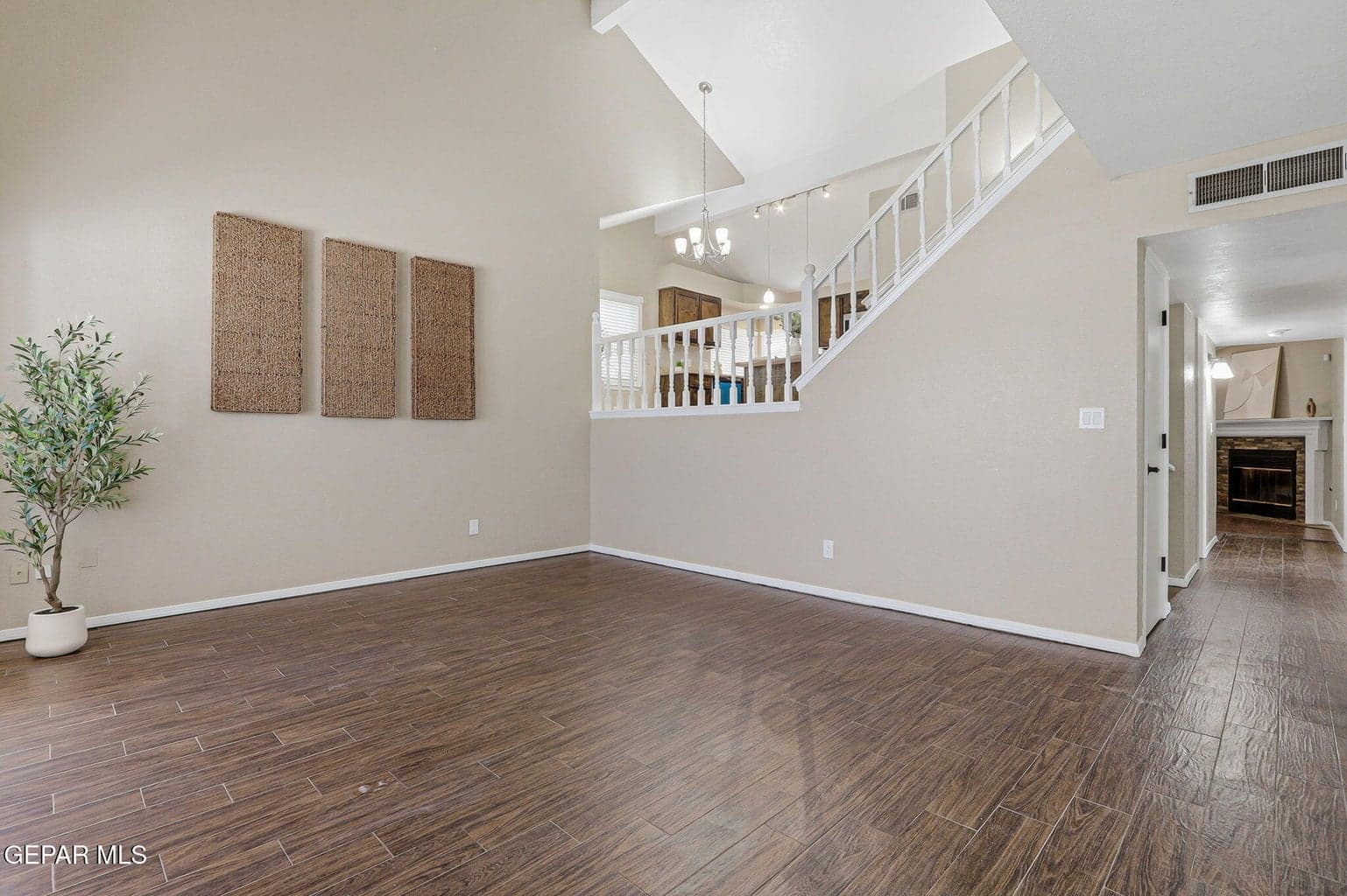 Spacious 1st Living Room with Cathedral Ceilings