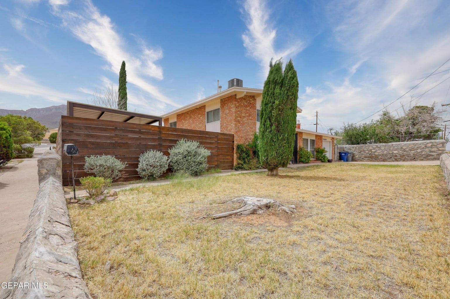 3621 Comstack front corner