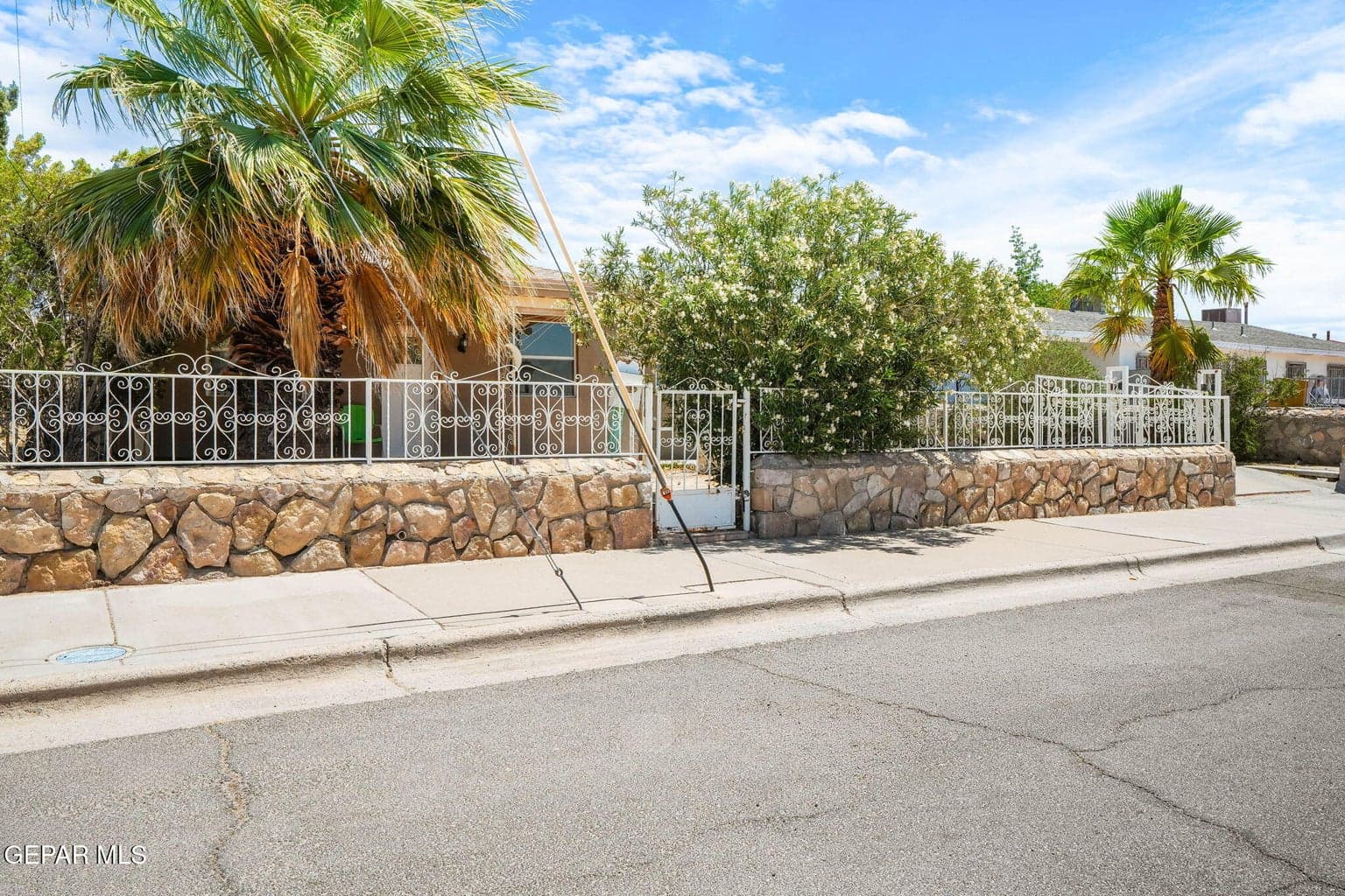 7591 Hacienda Ave-3