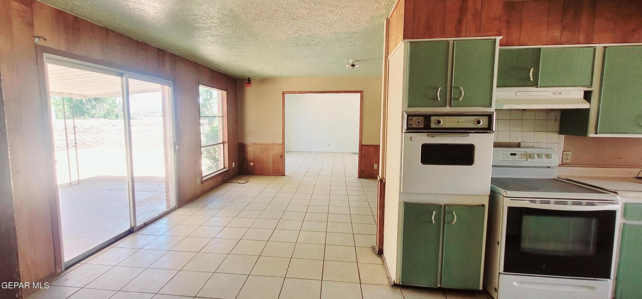 Breakfast Rm and Kitch