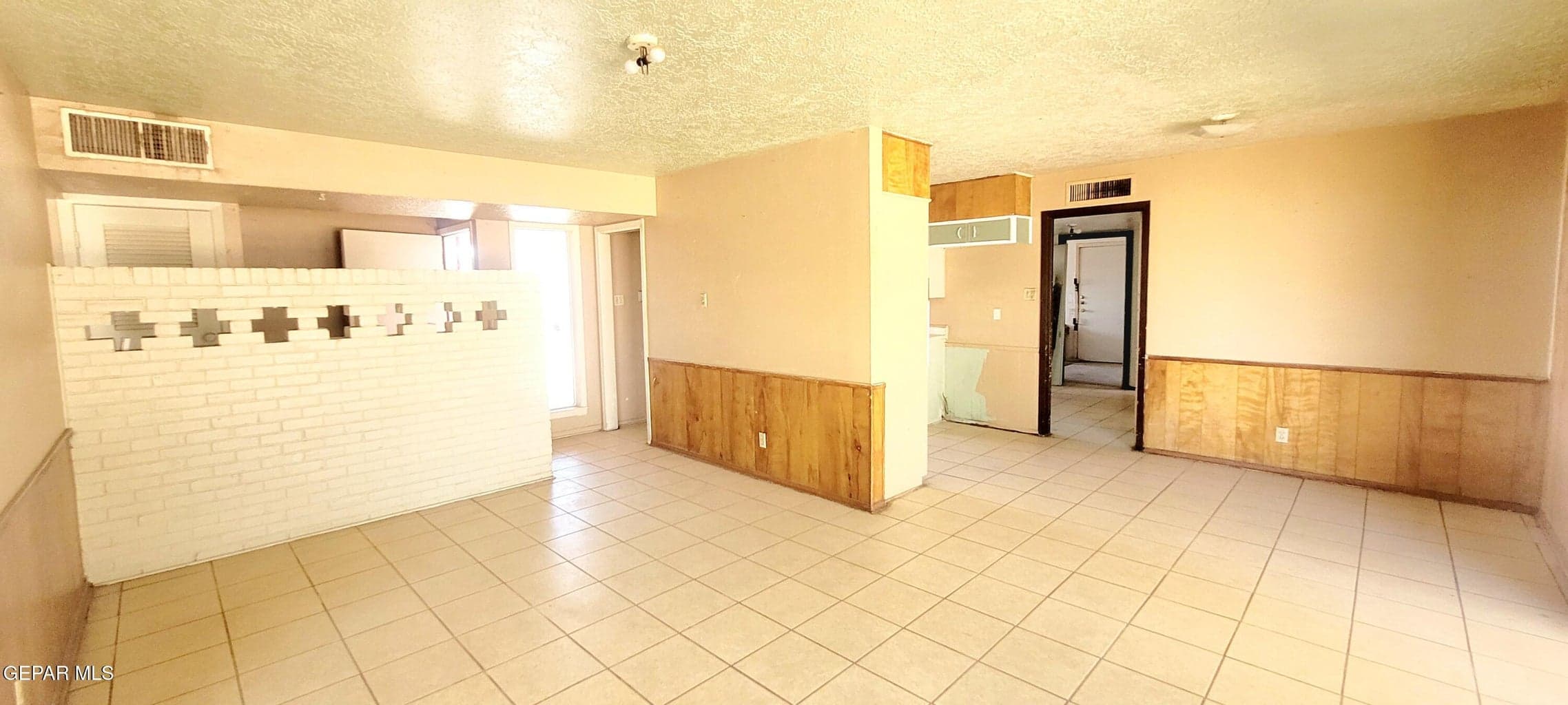 Liv Rm and Entry