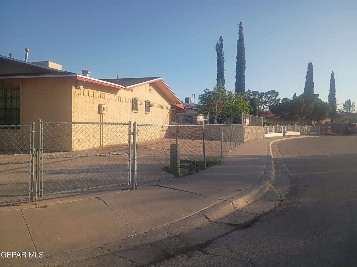 Side driveway