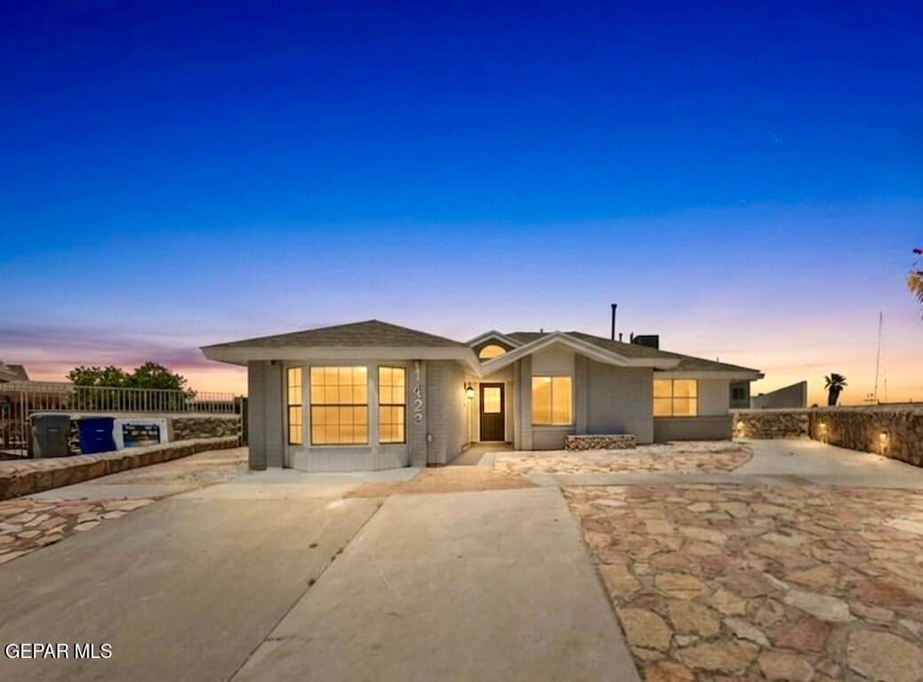 Photo of 1423 SIERRA BONITA Drive