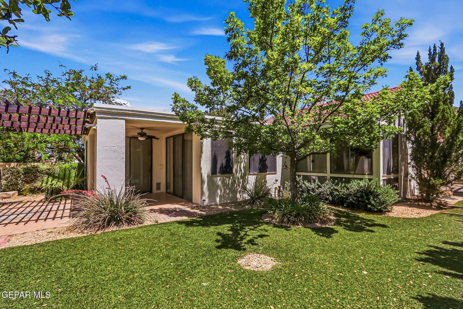1057 LOS JARDINES Circle