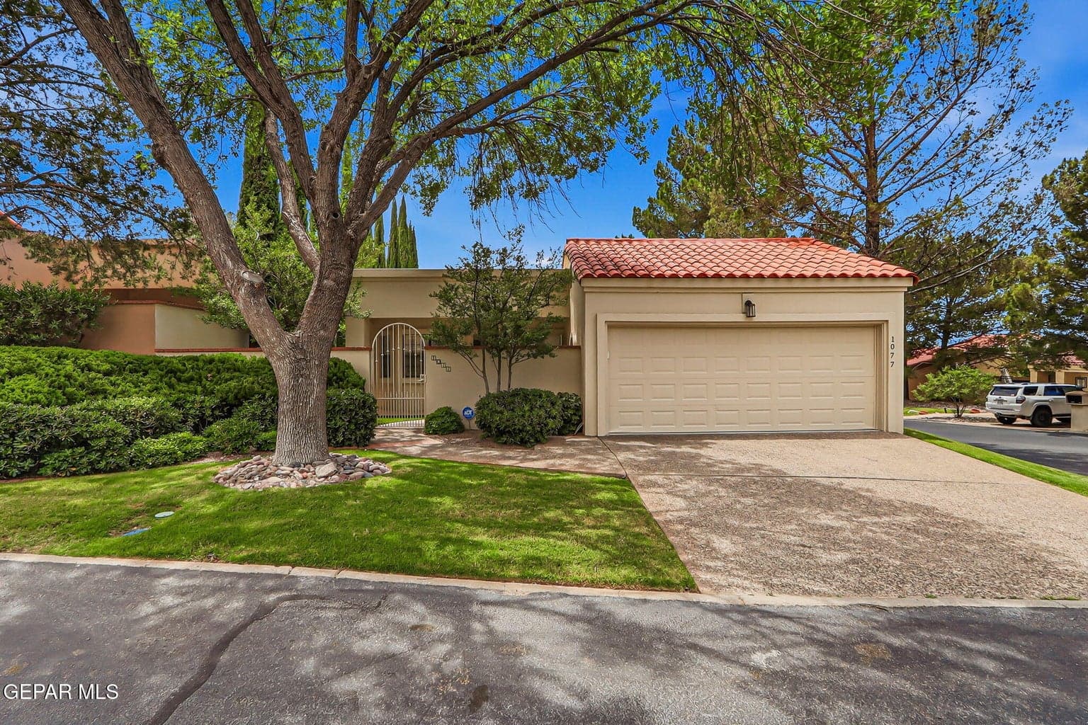 1077 LOS JARDINES Circle
