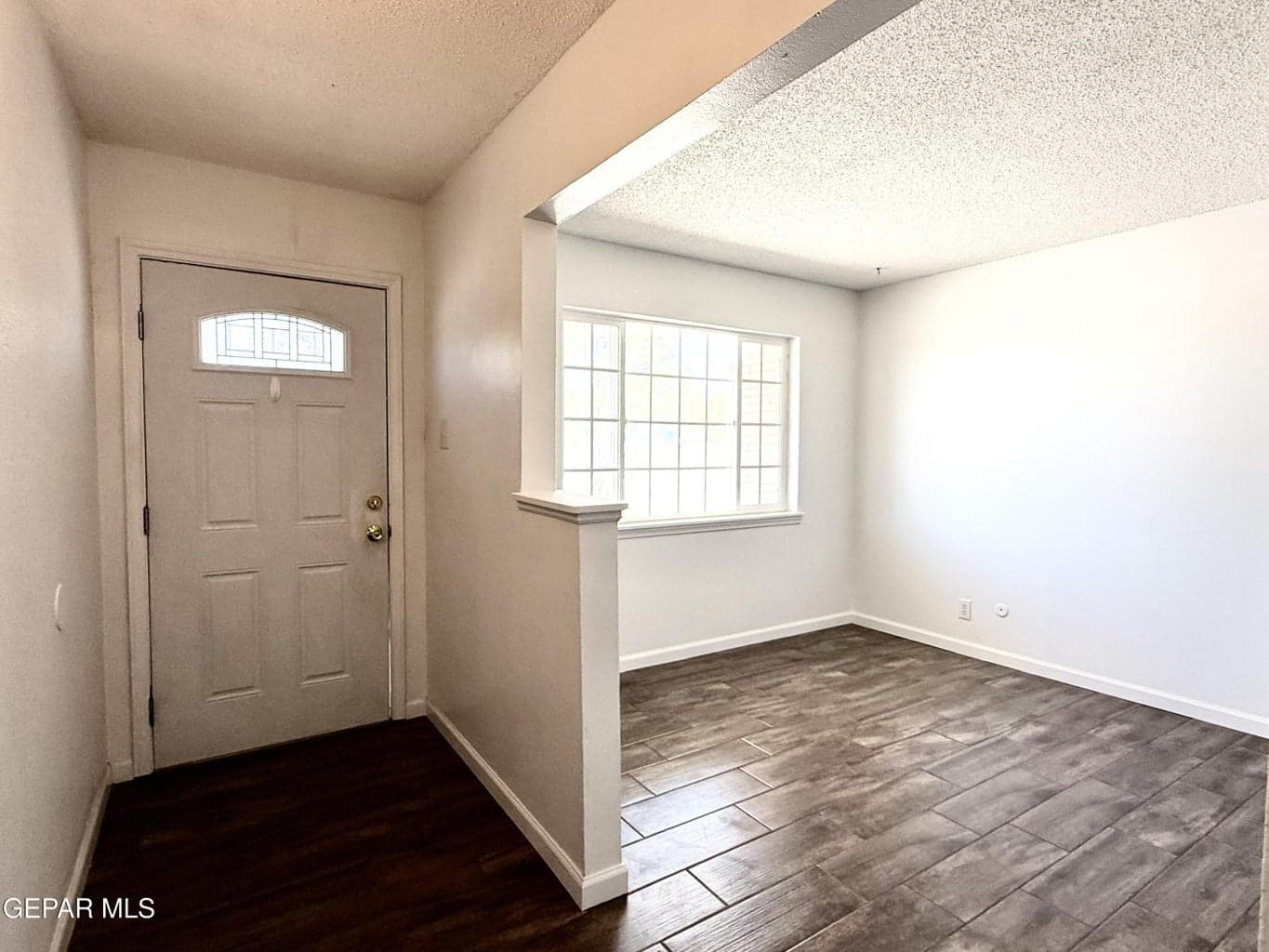 ENTRY & LIVING