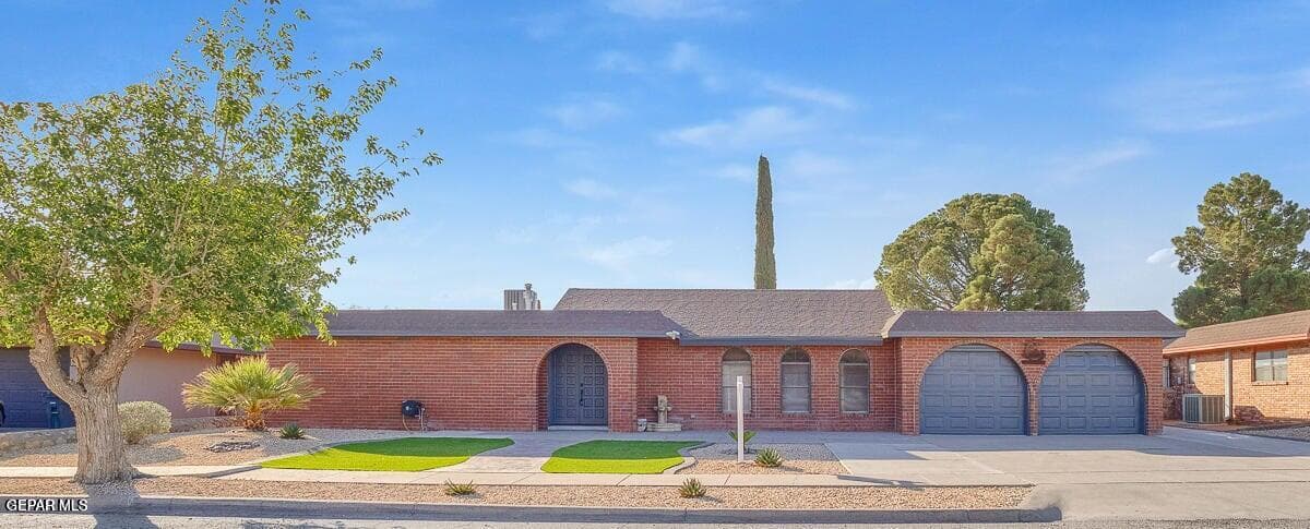 3709 ROSLYN Drive