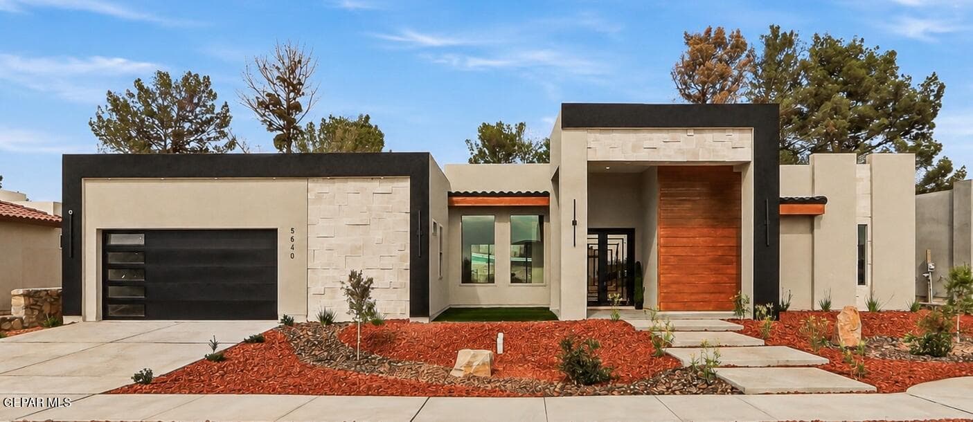 5640 RIO BONITO Circle
