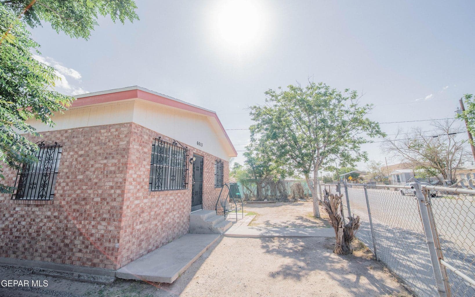 ALC09468-16