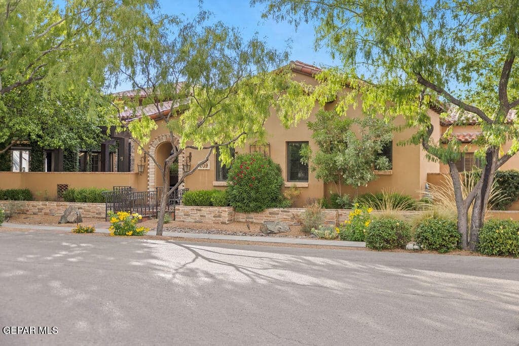 209 VILLA SERENA Court