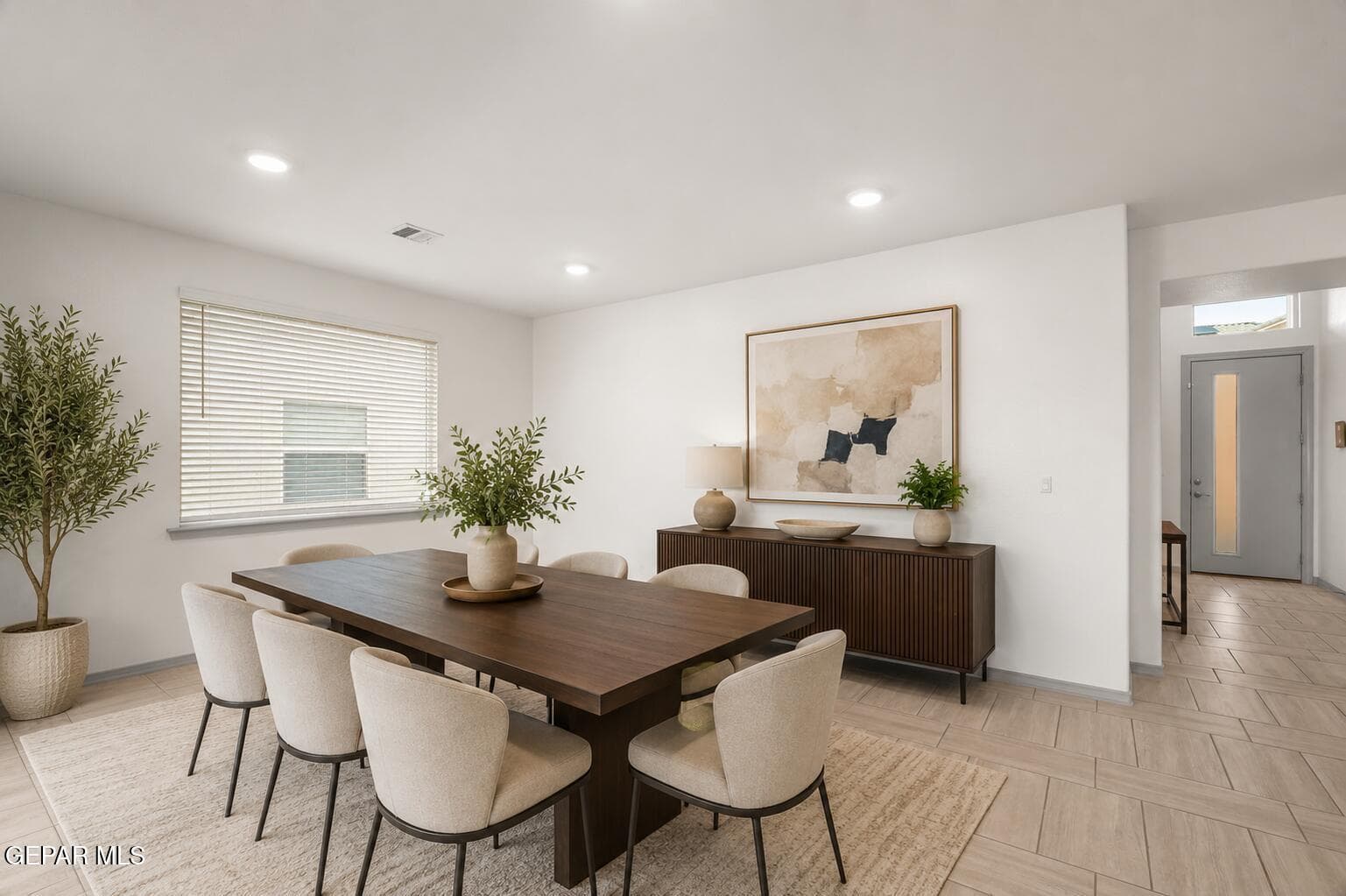 Dining Area - 908