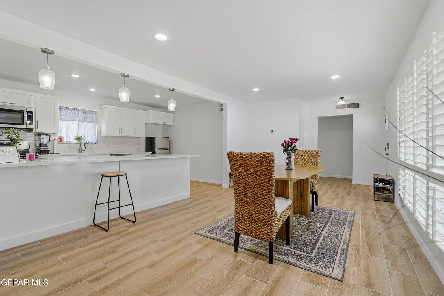 KITCHEN & DINING