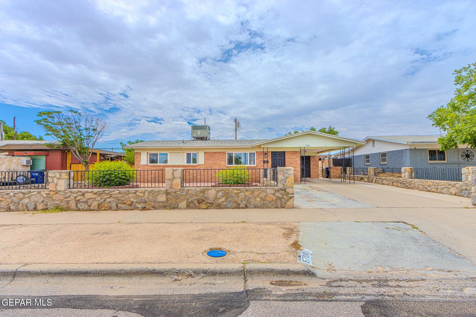 5700 SUN VALLEY Drive