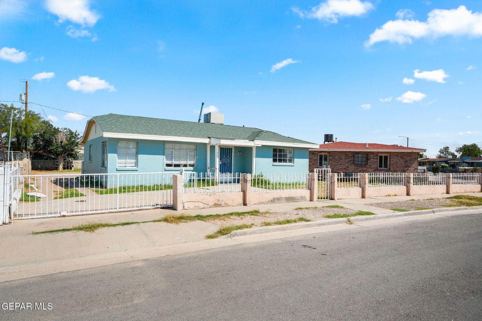 323 Vivian Dr-3