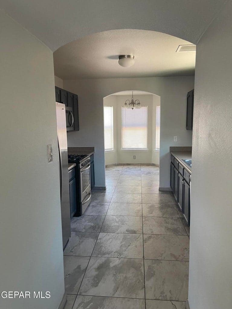 kitchen and breakfast