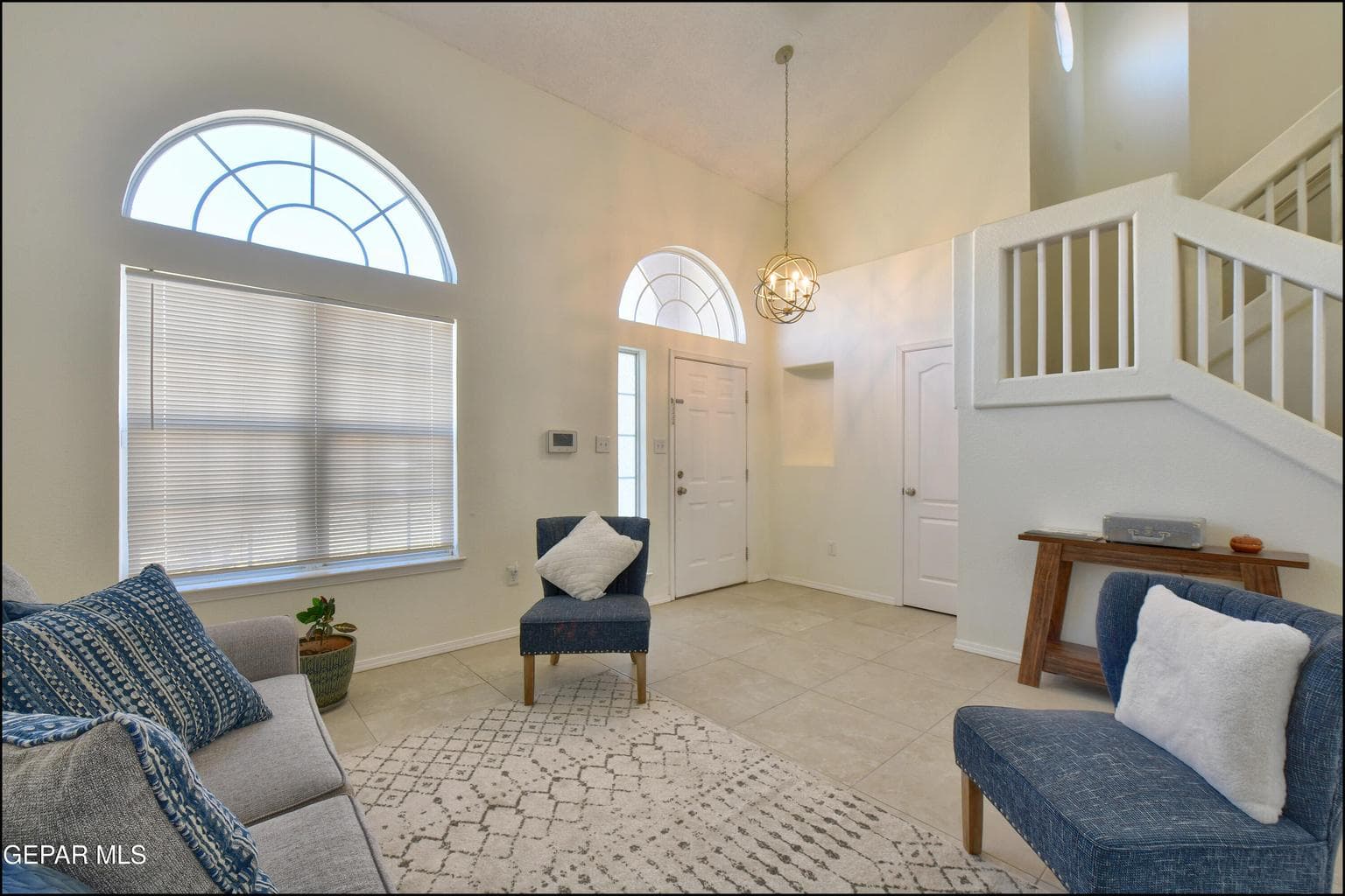 Formal living to entry